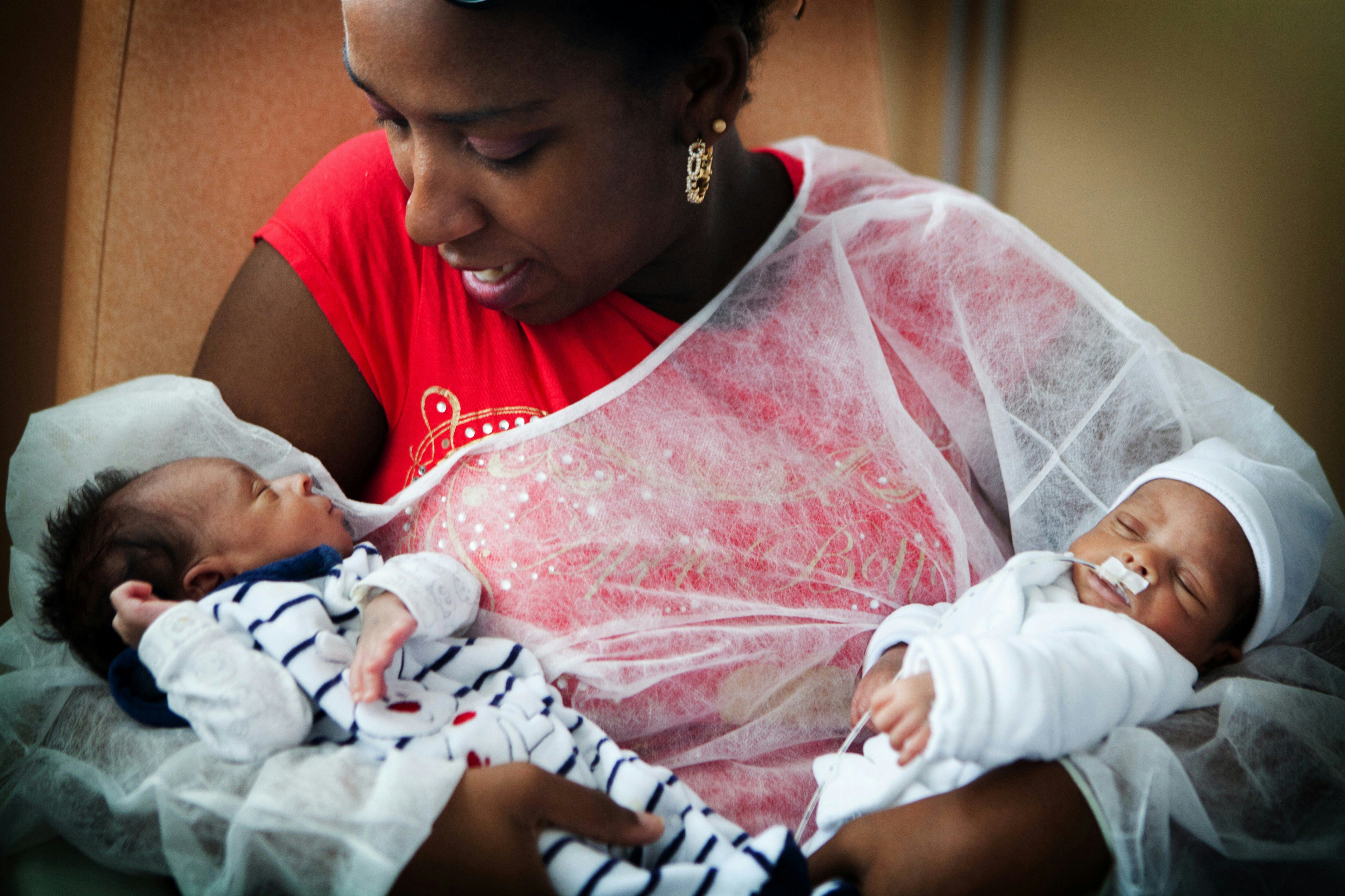 20 Incredible Photos Of Mothers Around The World That Evoke Love & Strength