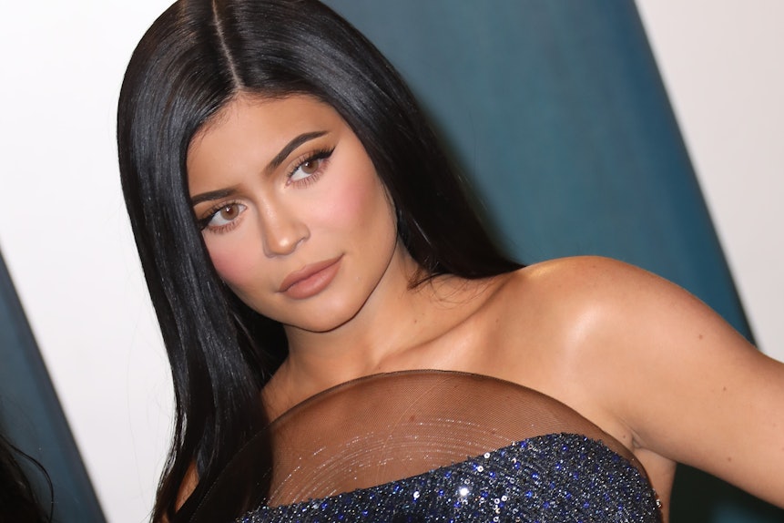 4. Kylie Jenner's blue wig tutorial - wide 2