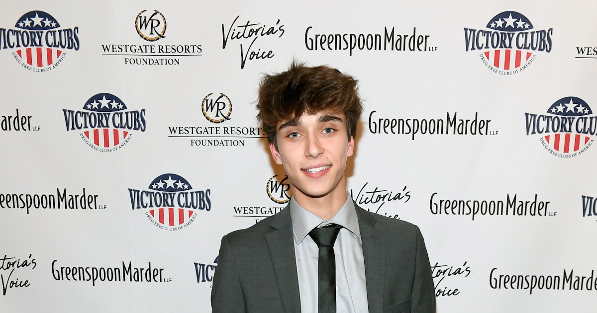 What S A Simp This Tiktok Famous Term Is Toxic