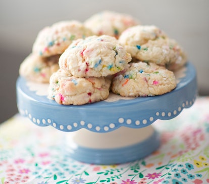 These Funfetti cookies use cake mix as the base, making it an easy dessert to bake for beginners.