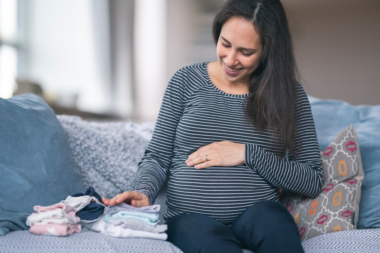 Can Babies Feel When You Poke Your Belly? Experts Explain
