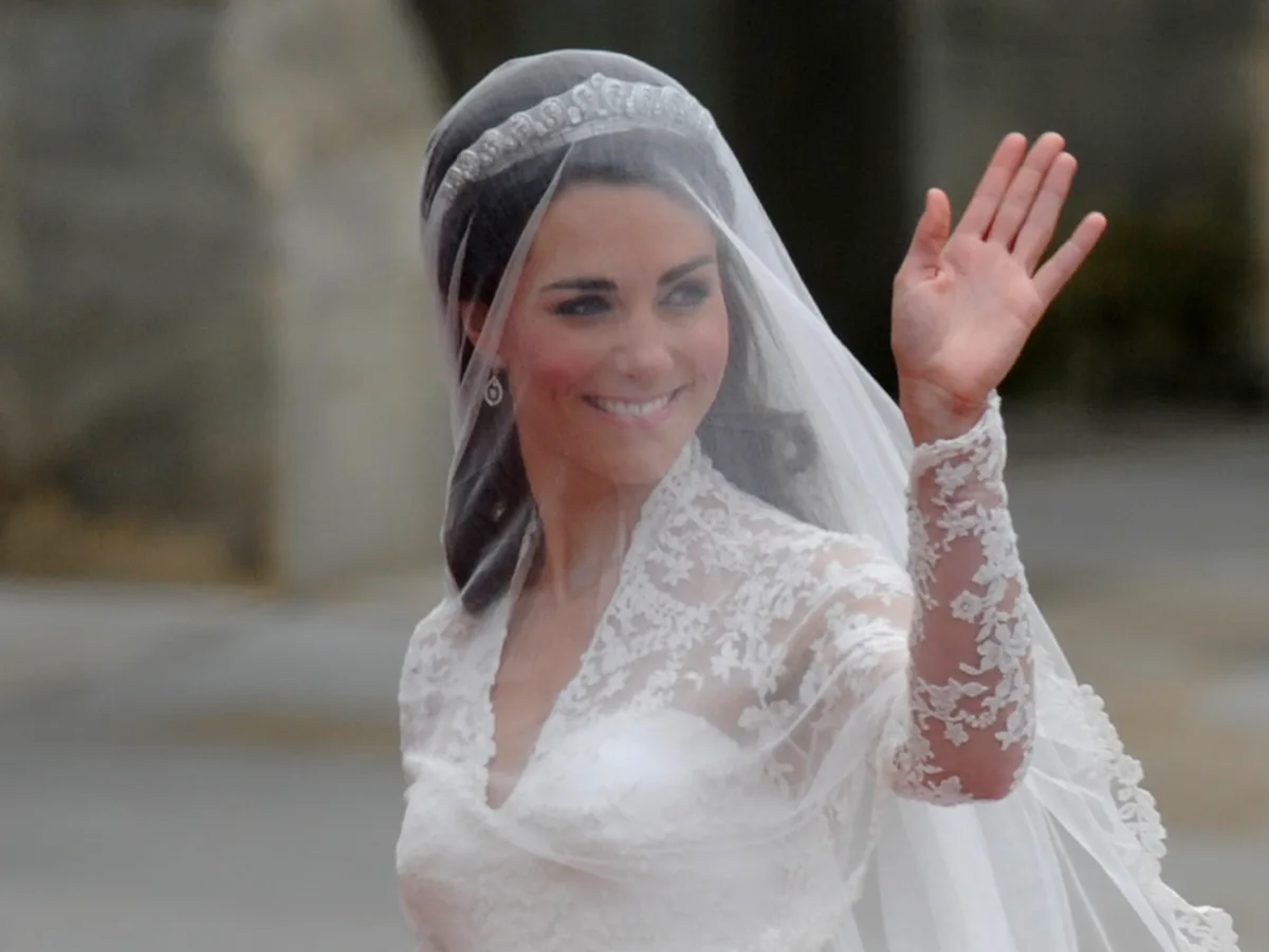 kate middleton dress wedding designer Kate Middleton's Wedding Dress by Sarah Burton for Alexander McQueen