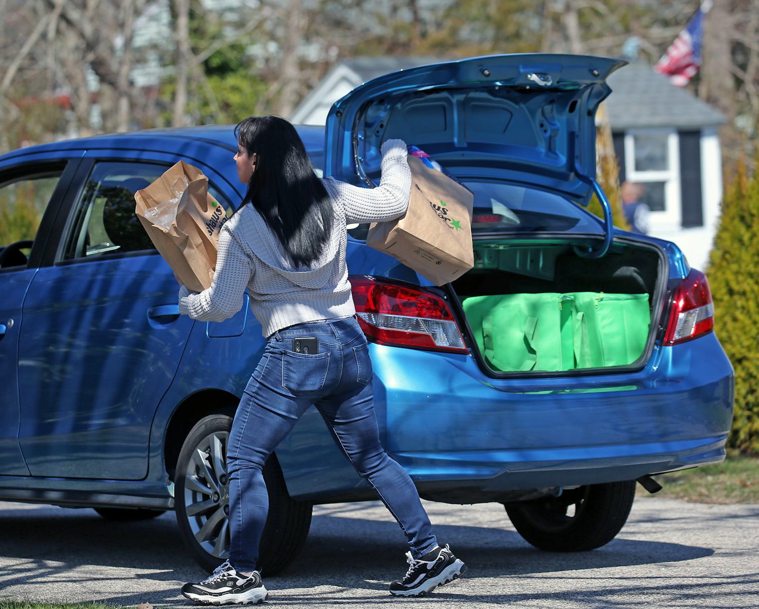 Instacart launches prescription delivery with Costco partnership