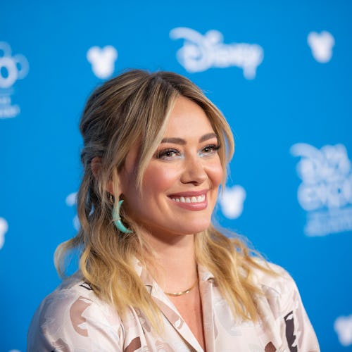 Hilary Duff shared her entire bath routine in an Instagram Story on Thurs.