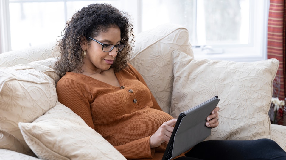 This Free Online Lamaze Class Preps You For Labor From Your Living