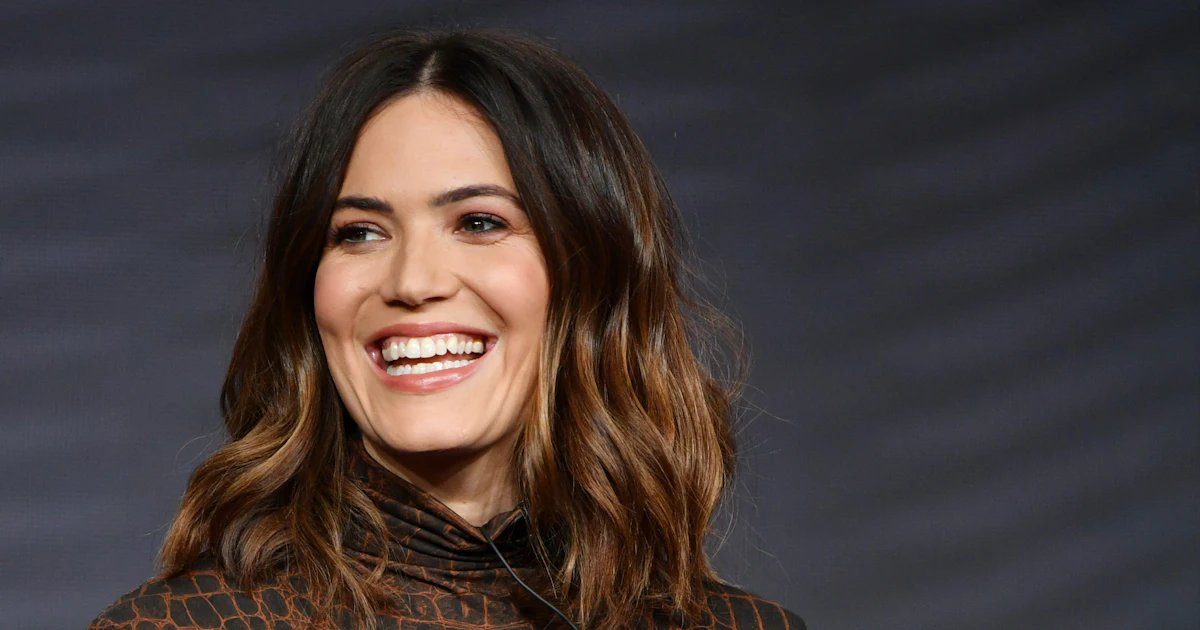 Mandy Moore S Everyday Makeup Routine Features 17 Products But Looks So Natural