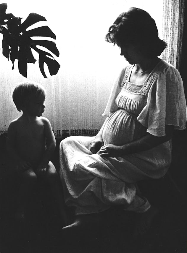 21 Vintage Maternity Photos That Prove Weve Always Loved Documenting Our Pregnancies 9268