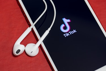 Here's how to use interactive TikTok filters so you can upgrade your videos.