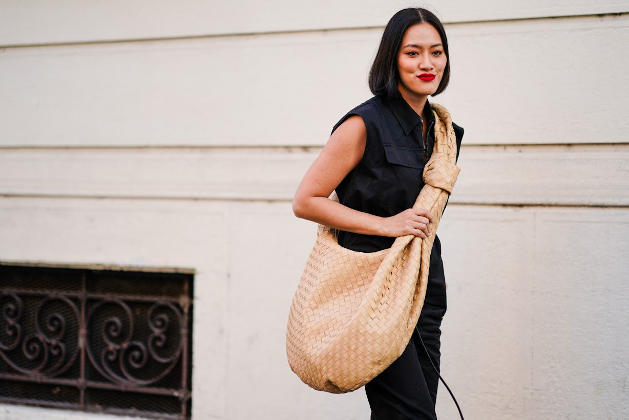 7 Giant Bag Trends That Are Giving Minis A Run For Their Money