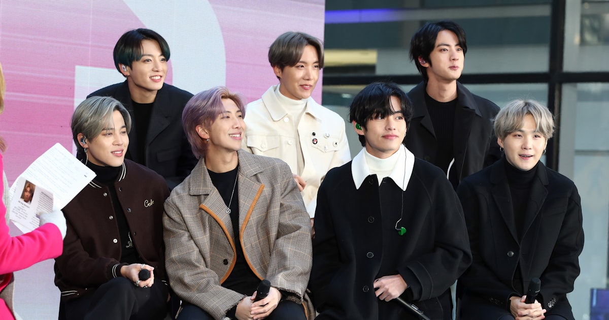 This Video Of BTS’ V Singing “Closer” In Front Of His TV