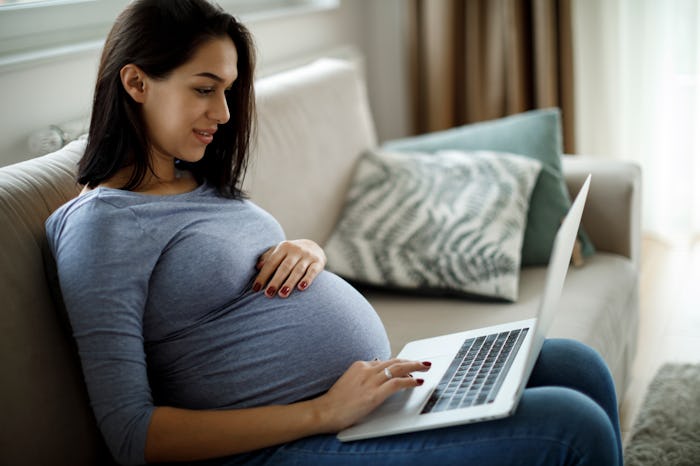 Prepare for birth from home with Pampers online childbirth classes.