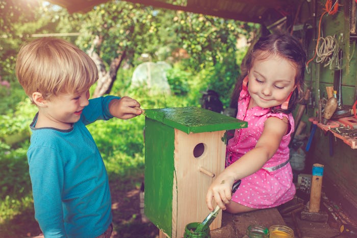 kids making a birdhouse