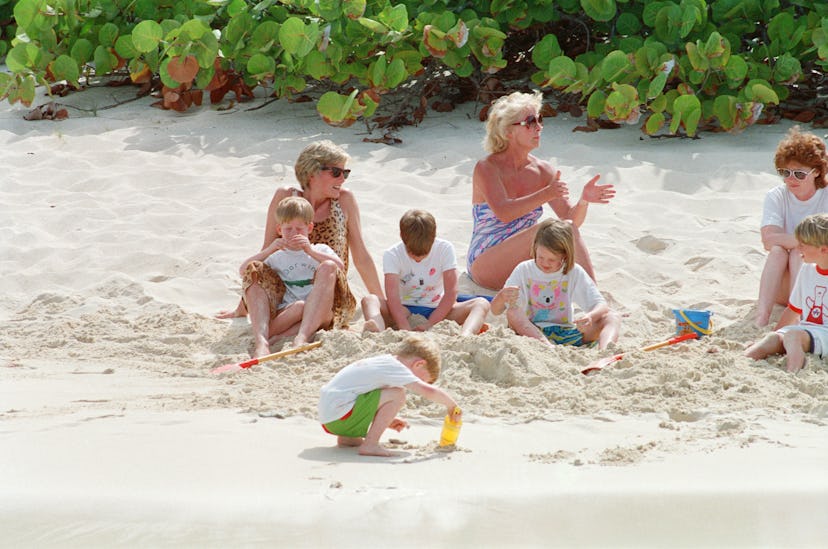 Princess Diana and her kids relax on the beach