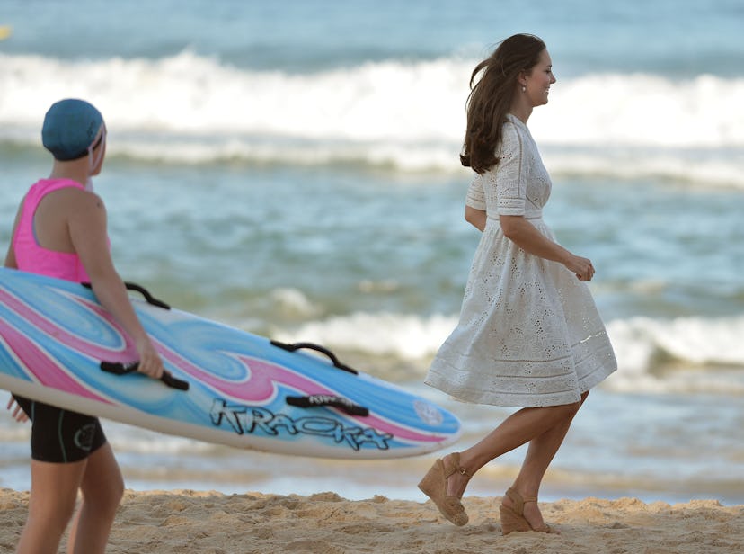 Kate Middleton wears wedges in the sand