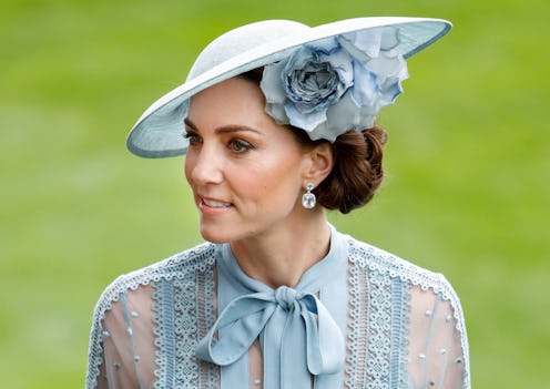 Ever notice that Kate Middleton never has visible bra straps? Well,  she has a genius royal style ha...
