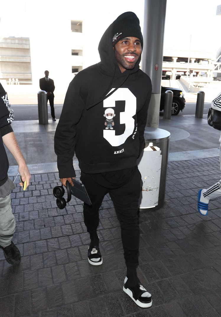 Jason Derulo steps out in an all black ensemble.