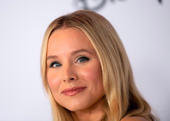 Kristen Bell defends her 5-year-old daughter wearing diapers.