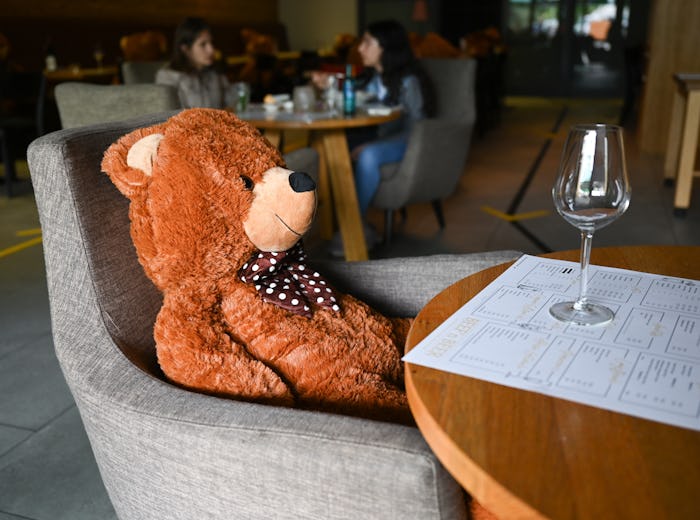 Photos of restaurants reopening show how dining out has changed as a result of the novel coronavirus...