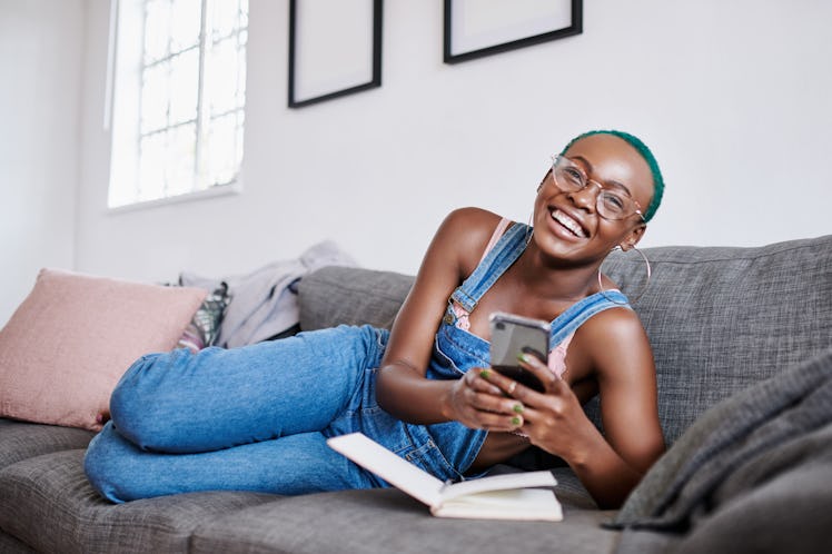 Here's how to build confidence before a FaceTime date, according to experts.