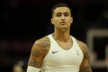 Kyle Kuzma jouant au basket-ball