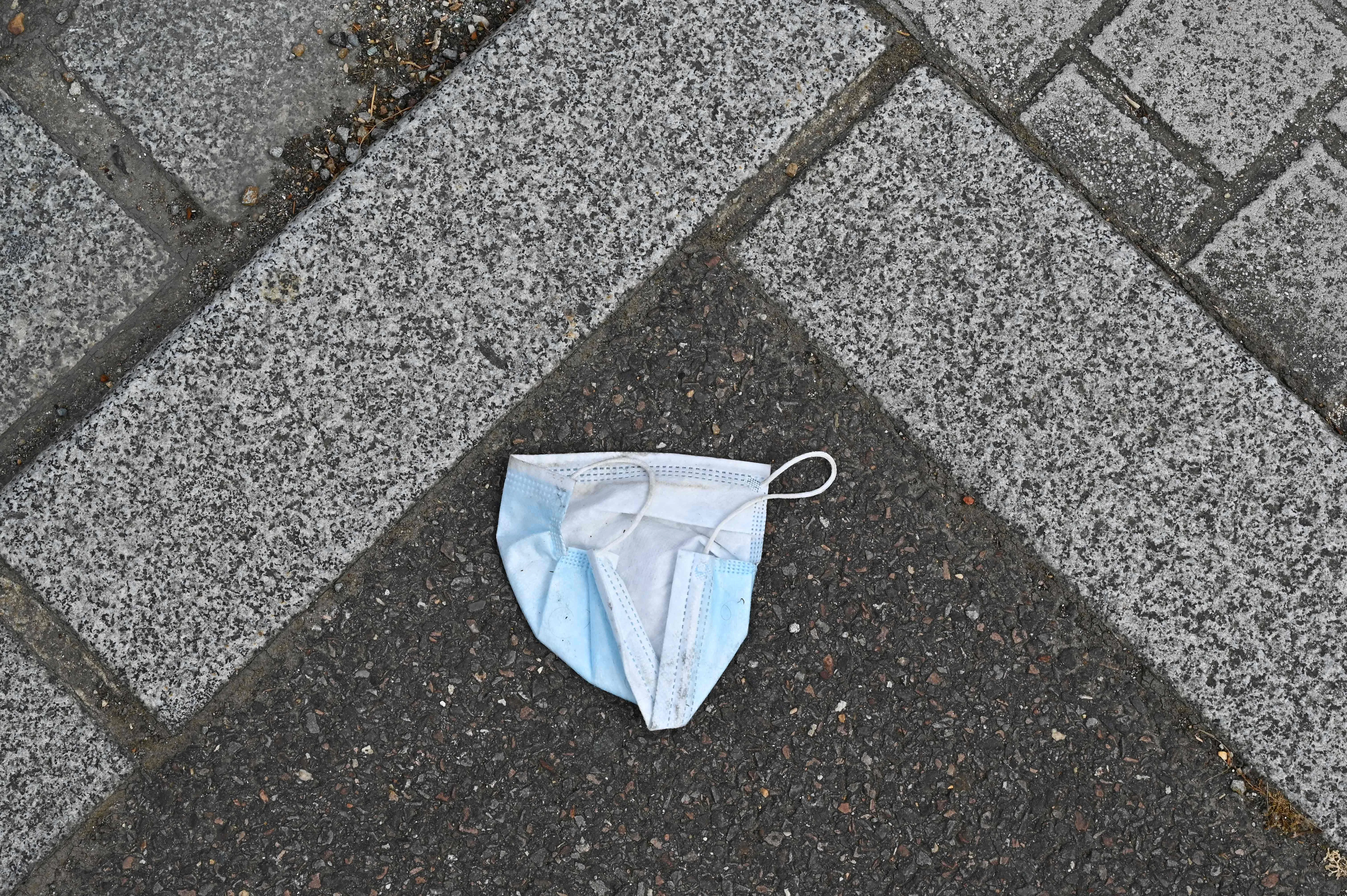 How To Talk To Somebody Who Refuses To Wear A Face Mask, According To Experts