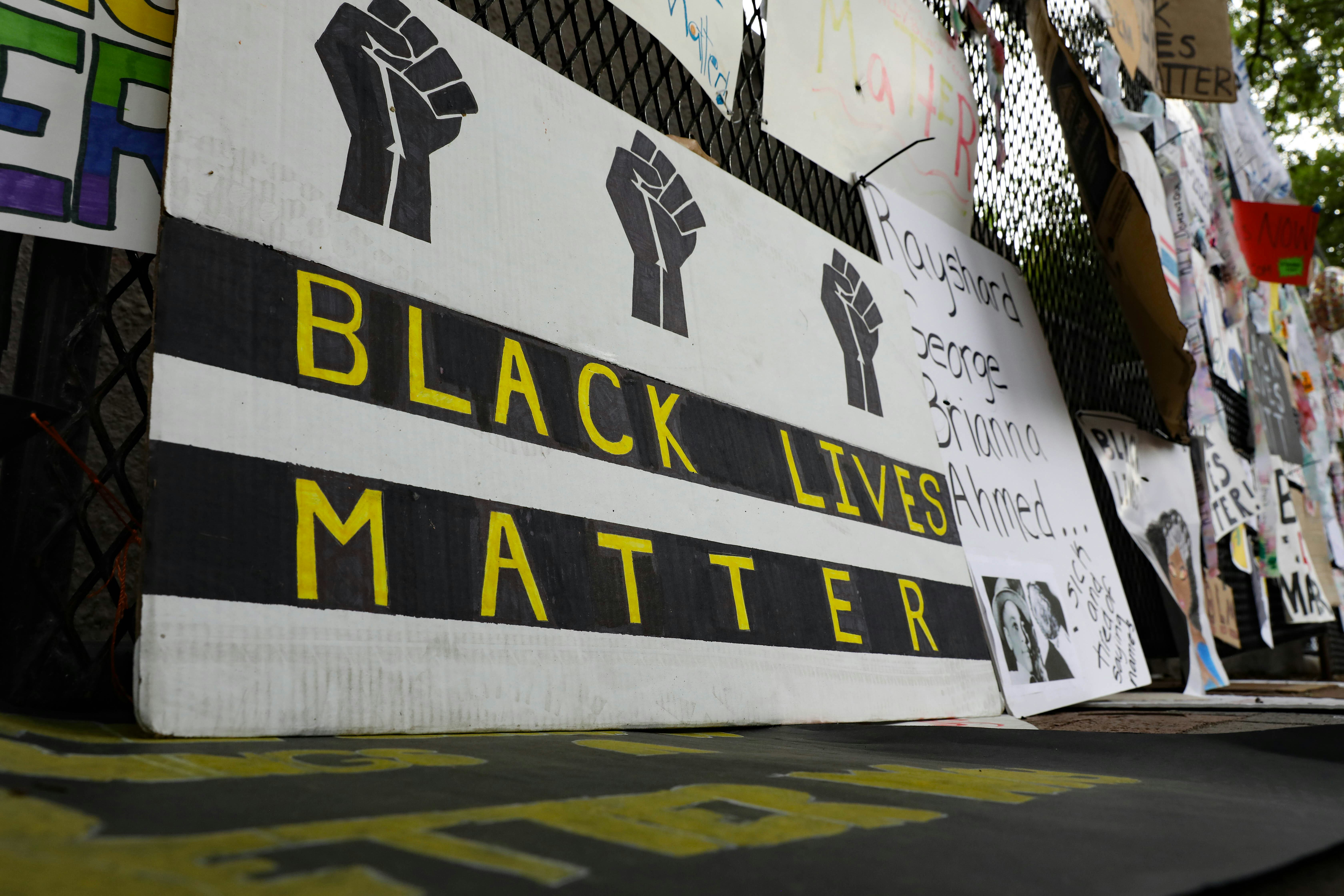 These Anti-Racism Resources Are A Deeper Dive Into Systemic Racism 