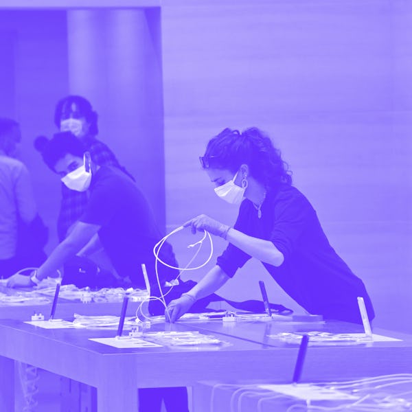 The iPhone 12 won't come with earbuds or a charger, analyst predicts