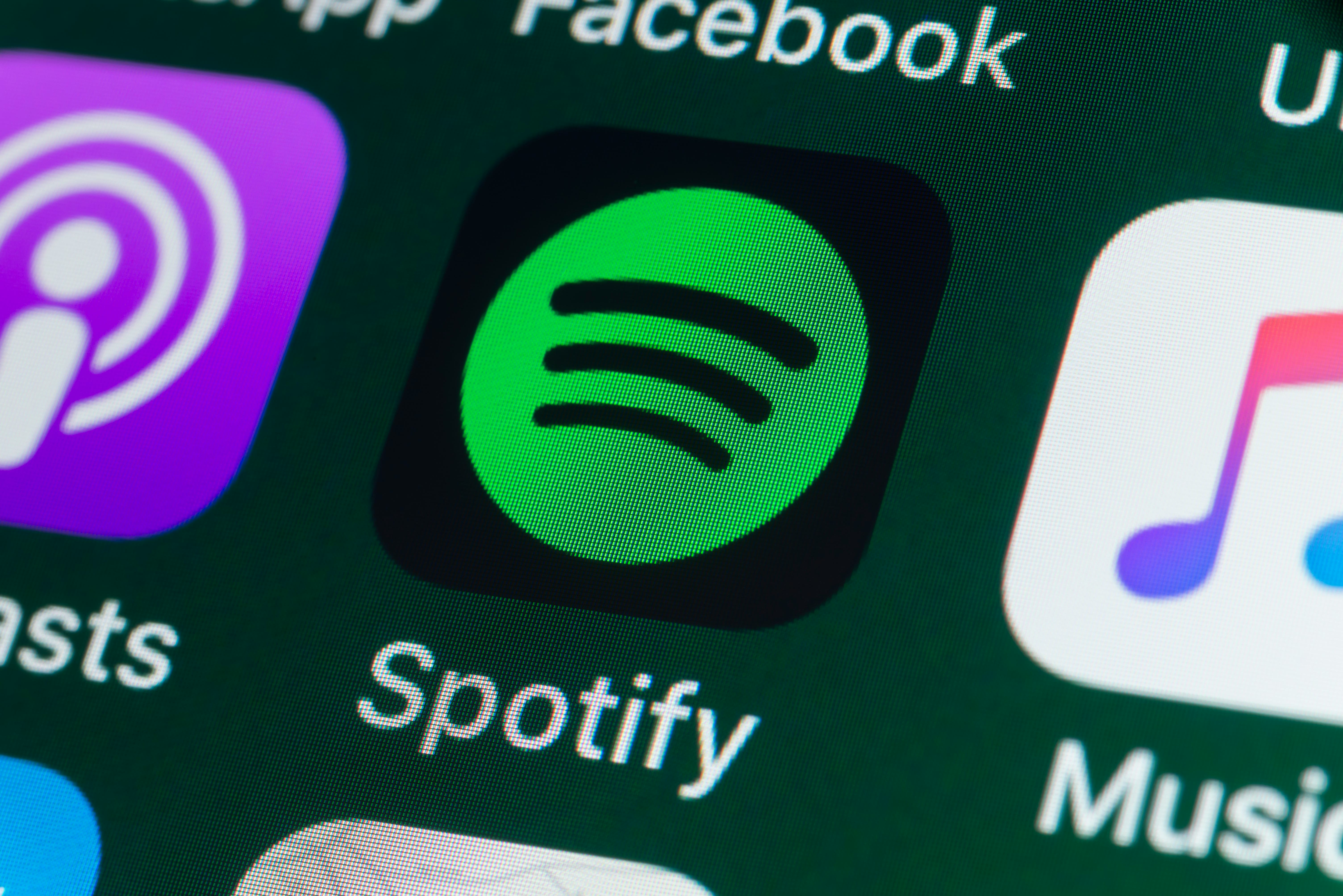 Here's Where To Find Spotify's New Top Podcasts Charts With The Most ...