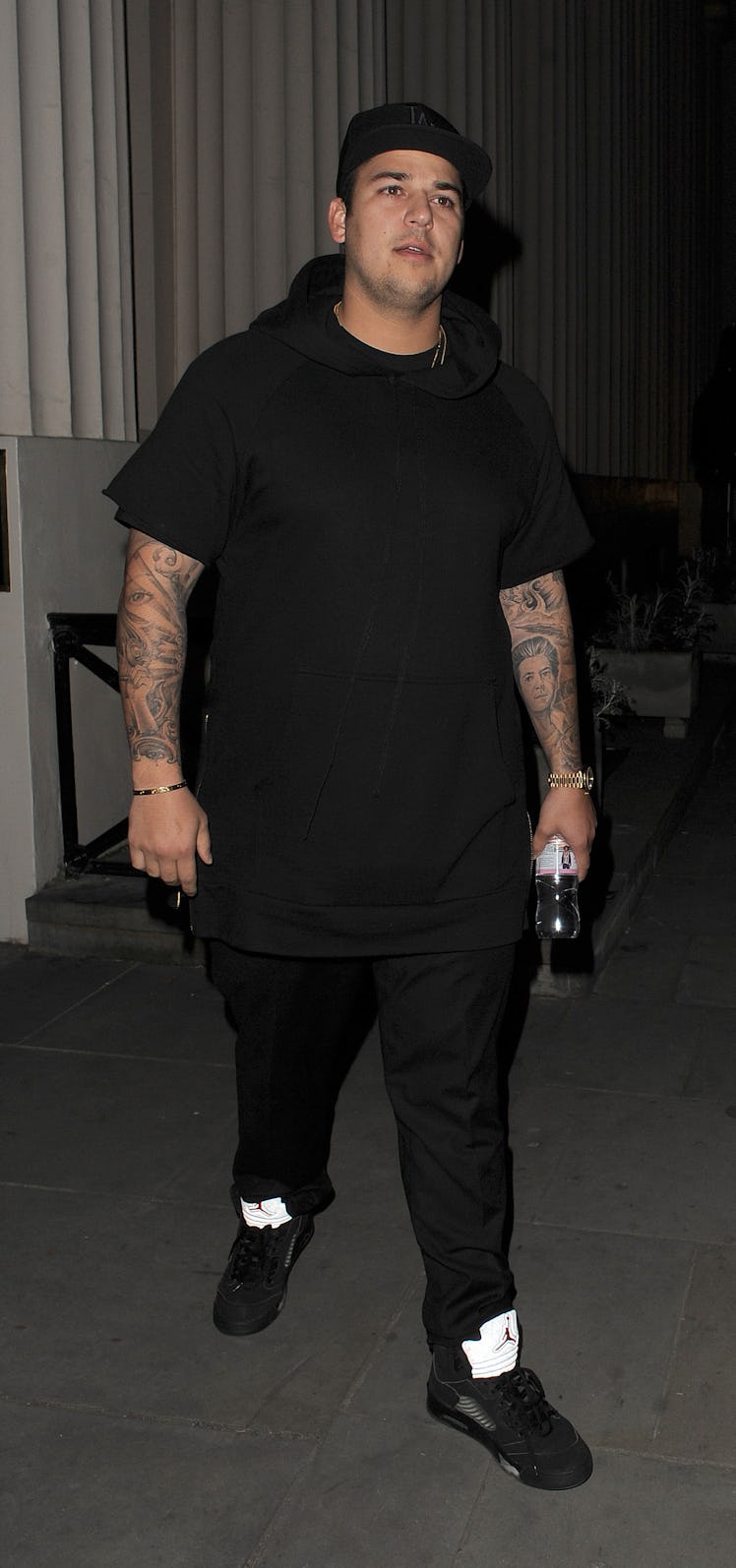 Rob Kardashian steps out in an all-black ensemble.