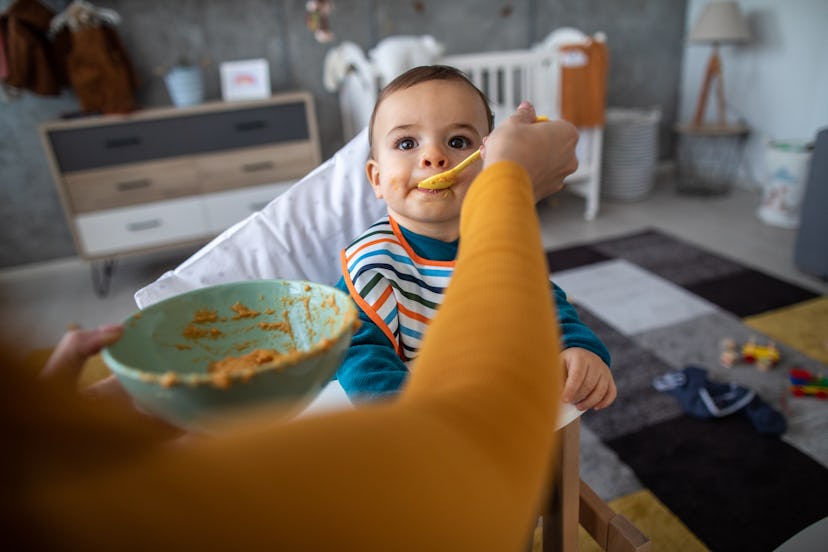 Babies need to eat food with no added sugar before 2 years old.