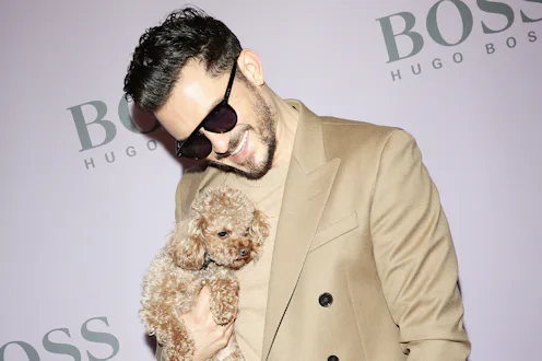 Orlando Bloom honors his late dog Mighty with a touching tattoo.