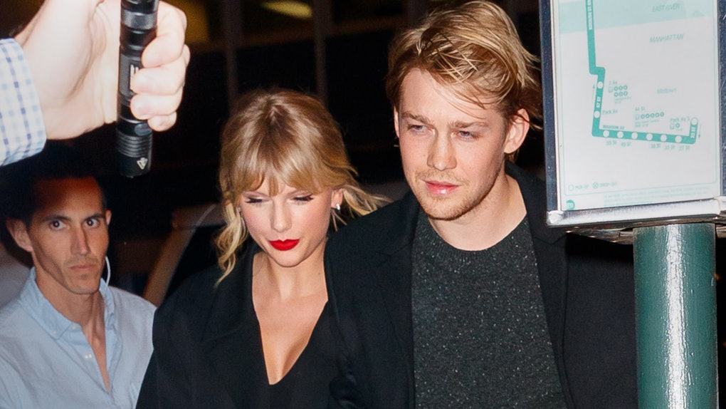 Did Taylor Swift Joe Alwyn Break Up Swift S Folklore Lyrics Have Fans Confused