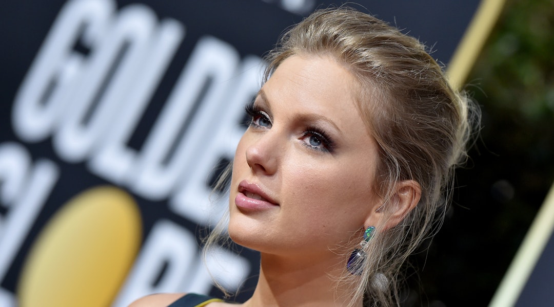 Taylor Swift S Cardigan Music Video Featured A Surprisingly Simple Beauty Look Done By The Singer Herself