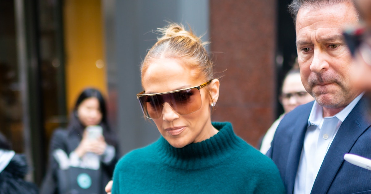 Jennifer Lopez's Black Face Mask Is The New Must-Own Wardrobe Basic