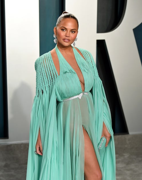 Chrissy Teigen's orange eyeliner was a refreshing shade, perfect for summer.