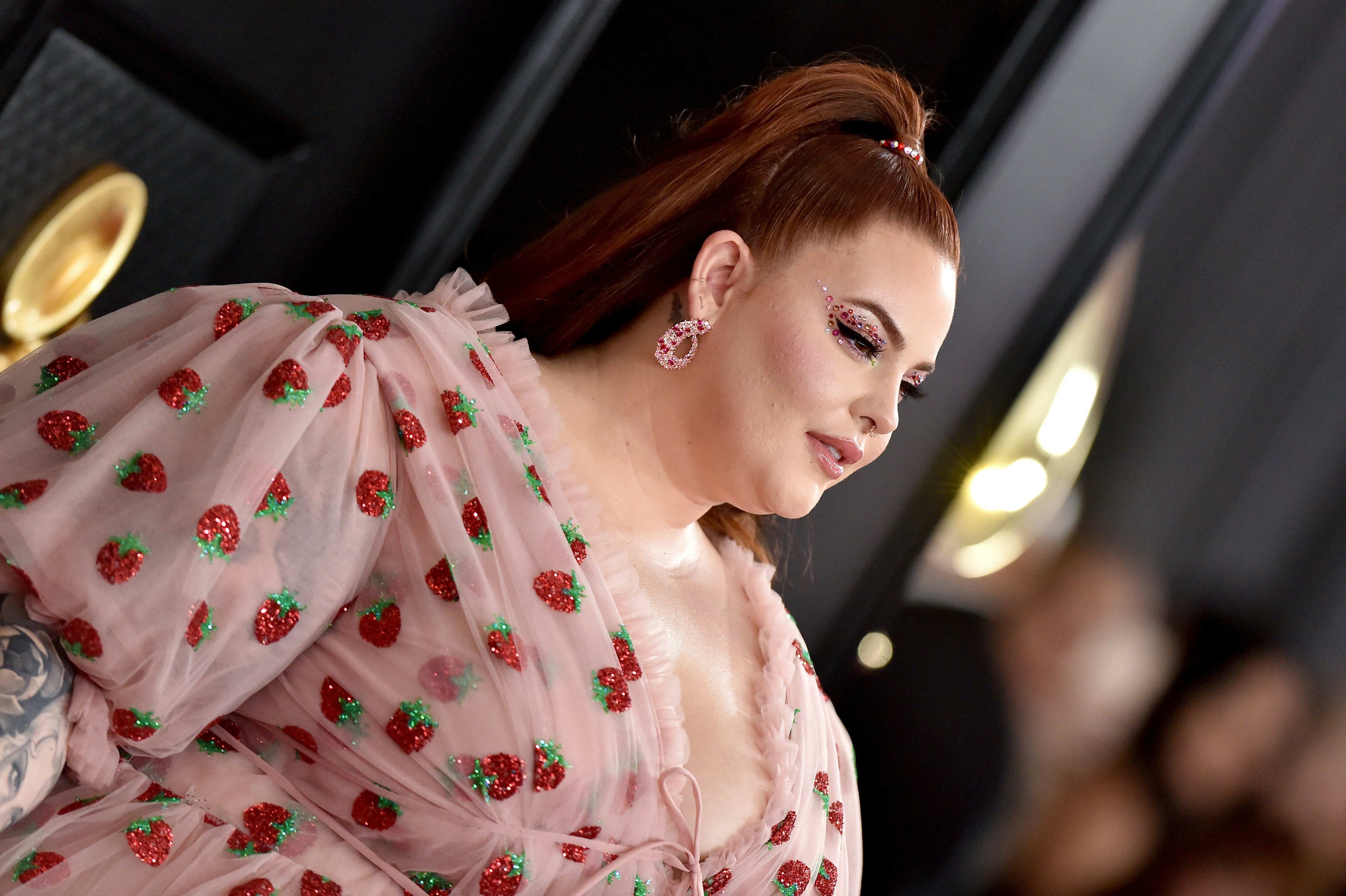 Tess Holliday's Tweet About The Viral Strawberry Dress Brings Up A Valid  Point