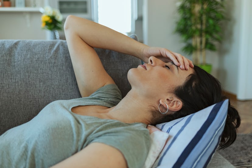 Experts say there are certain things to look out for when you have a headache during pregnancy.