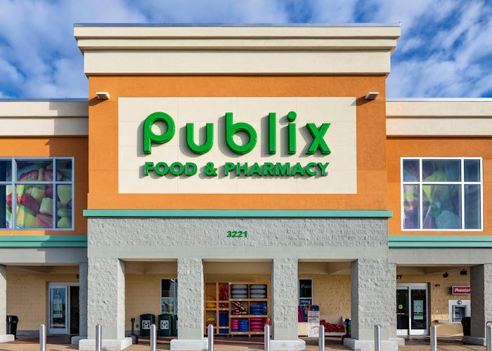 Publix store front, labor day hours