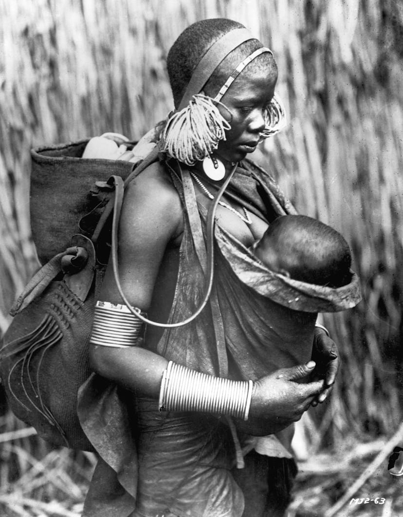 1923 photo of Kikuyu (a Bantu ethnic group in Kenya) mother and child.