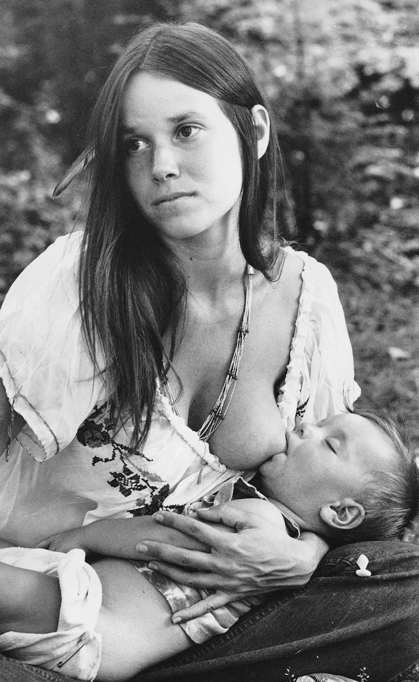 actress Barbara Hershey breastfeeding her 8-month-old son Free in 1973