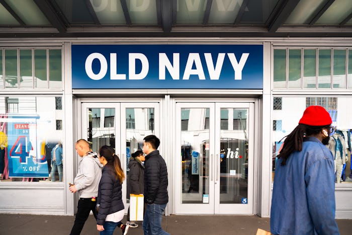old navy will pay employees who volunteer at the polls