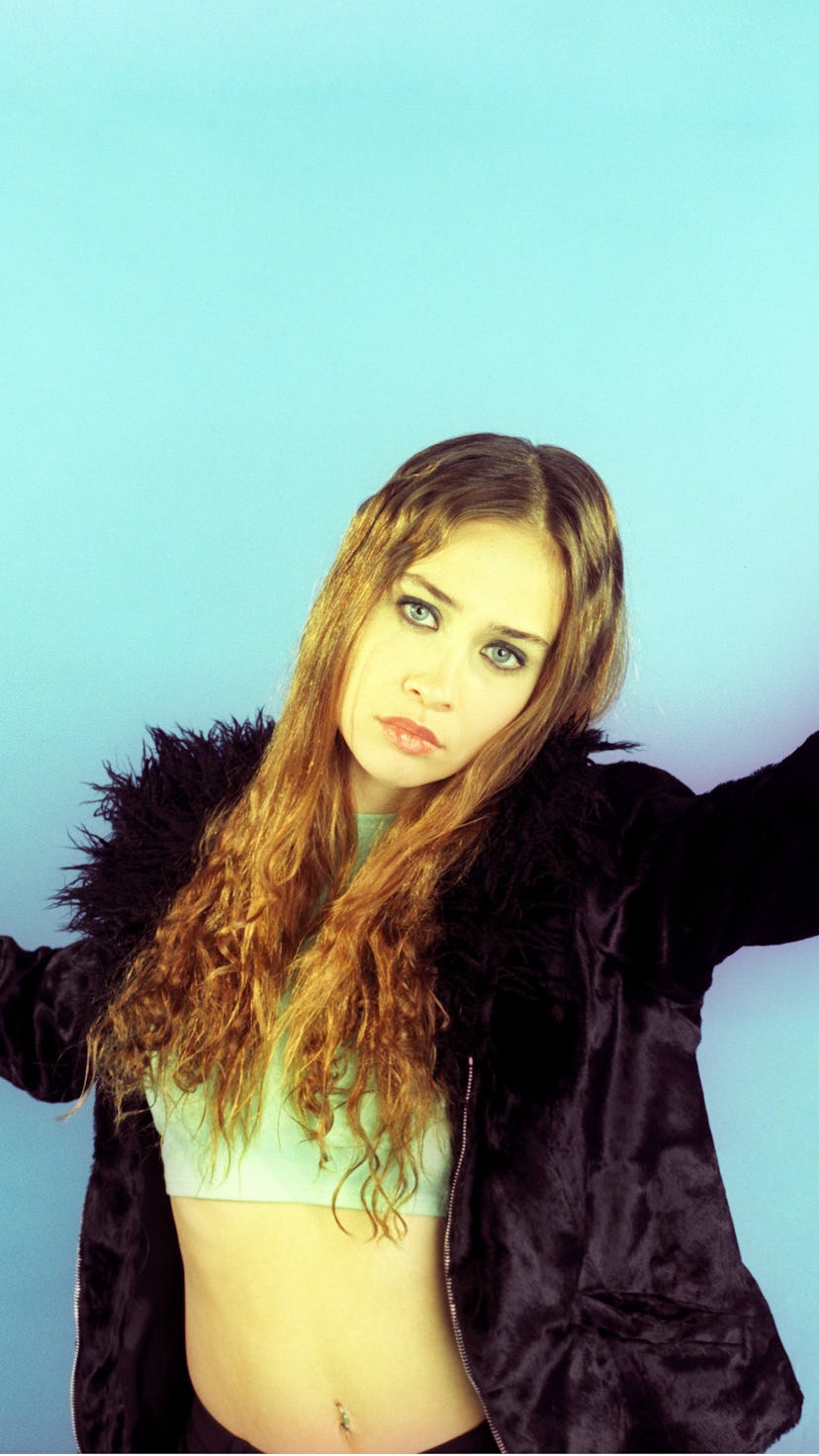 Fiona Apple showing her fasion moments from '90s & '00s.