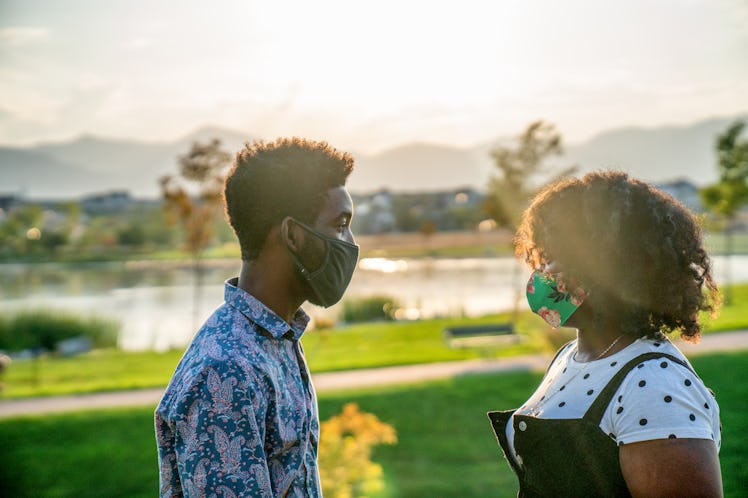 When is it OK to take off your mask while dating? Here's what experts say.