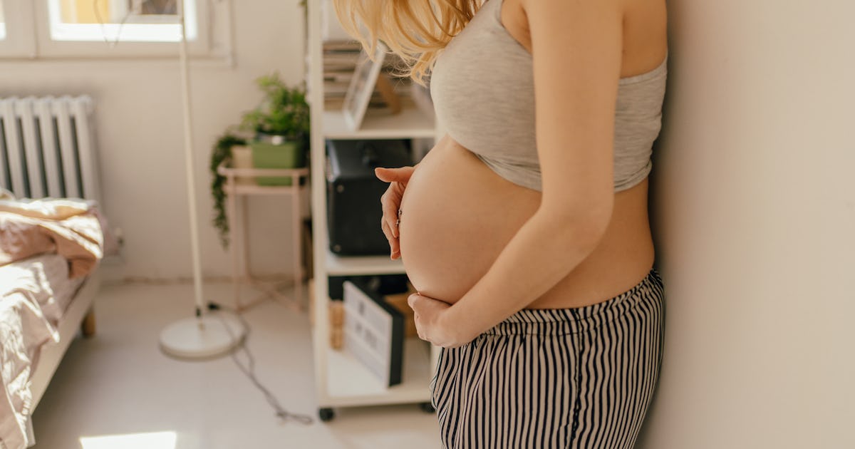 Husband Asks Internet If He S Wrong For Telling Pregnant Wife Not To Rub Her Belly Husband Asks Internet If He S Wrong For Telling Pregnant Wife Not To Rub Her Belly