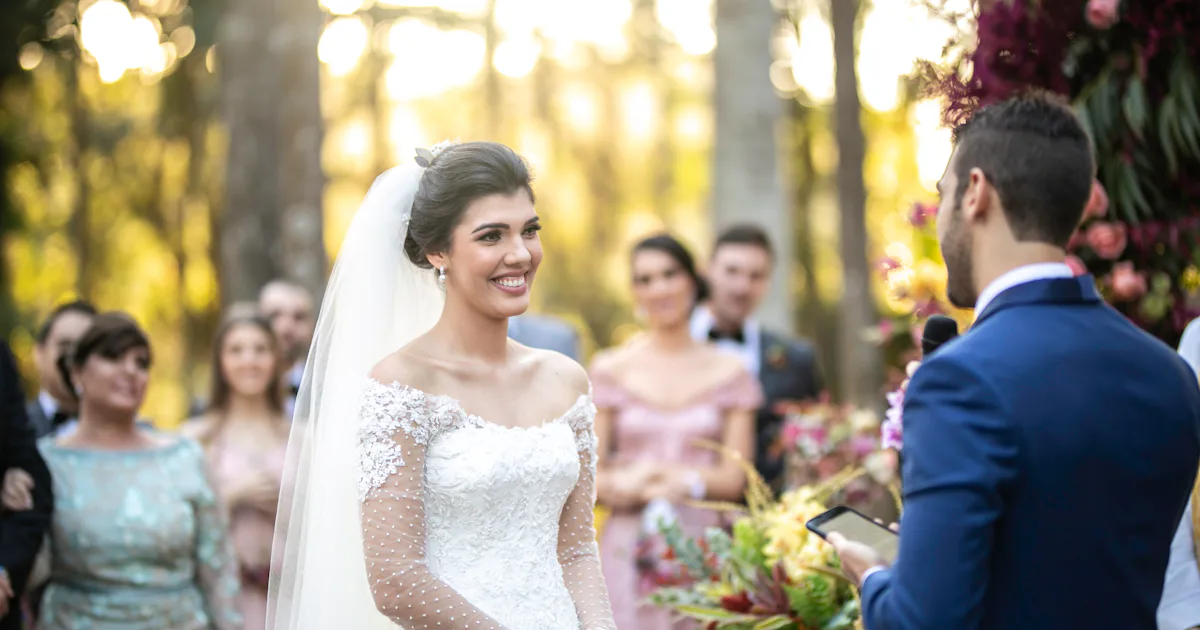 Here s What To Say If You re Officiating A Wedding According To Experts here-s-what-to-say-if-you-re-officiating-a-wedding-according-to-experts