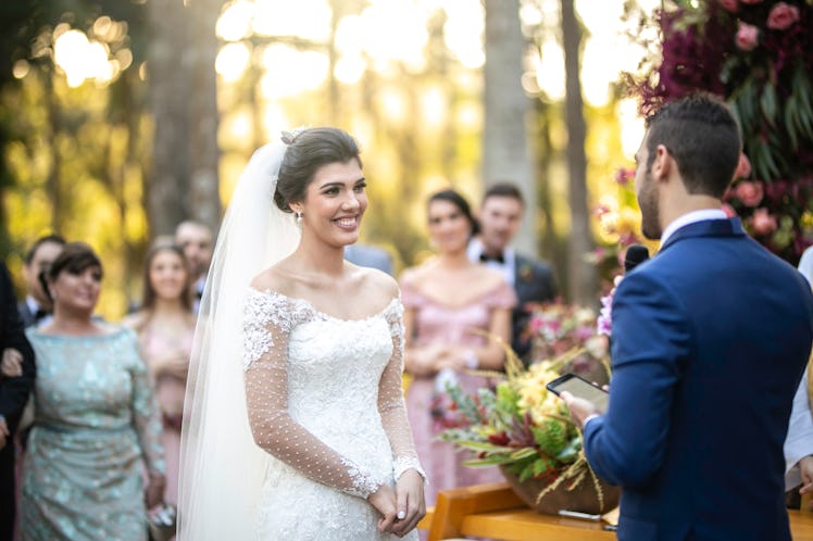 Here's what to say if you're officiating a wedding.