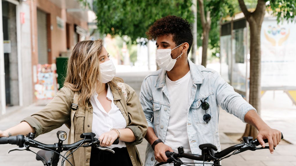 Featured image of post Aesthetic Cute Couple Pictures Face Mask / Man wearing a face mask to avoid coronavirus infection looking side ways while wearing a bucket cap.