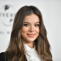 Hailee Steinfeld's new curtain bangs are on par with the emerging '70s hairstyle trend