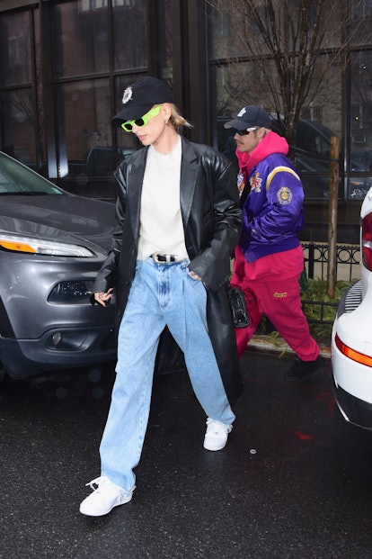 Hailey Bieber's Trench Coat Outfits Prove That The Hero Piece Is A Must ...