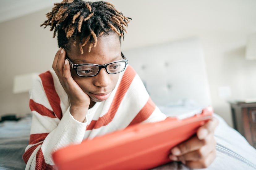 stressed kid on tablet